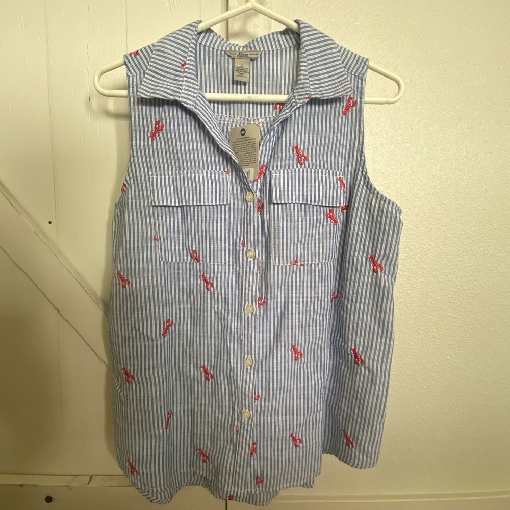 Women’s embroidered lobster design top, small.